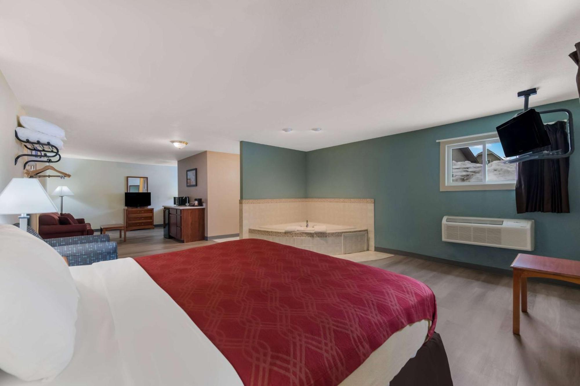 Baymont By Wyndham Iron Mountain Hotell Exteriör bild